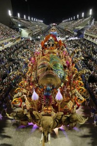 Exuberantes carros alegóricos foto Marco Antonio Cavalcanti \ Riotur